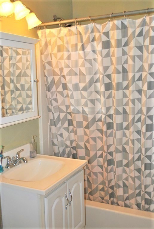 4 bed, 2 bath apartment for rent at 174 Bolton St Unit 1, Boston — photo 15 of 18