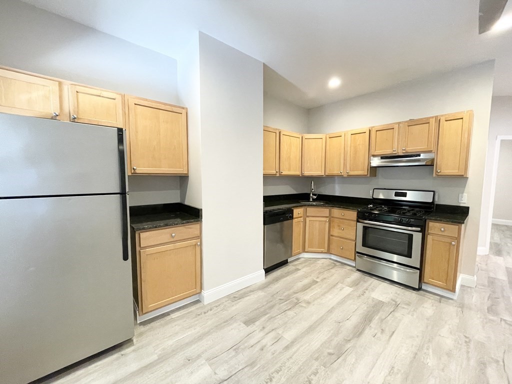 4 bed, 2 bath apartment for rent at 174 Bolton St Unit 1, Boston — photo 1 of 18