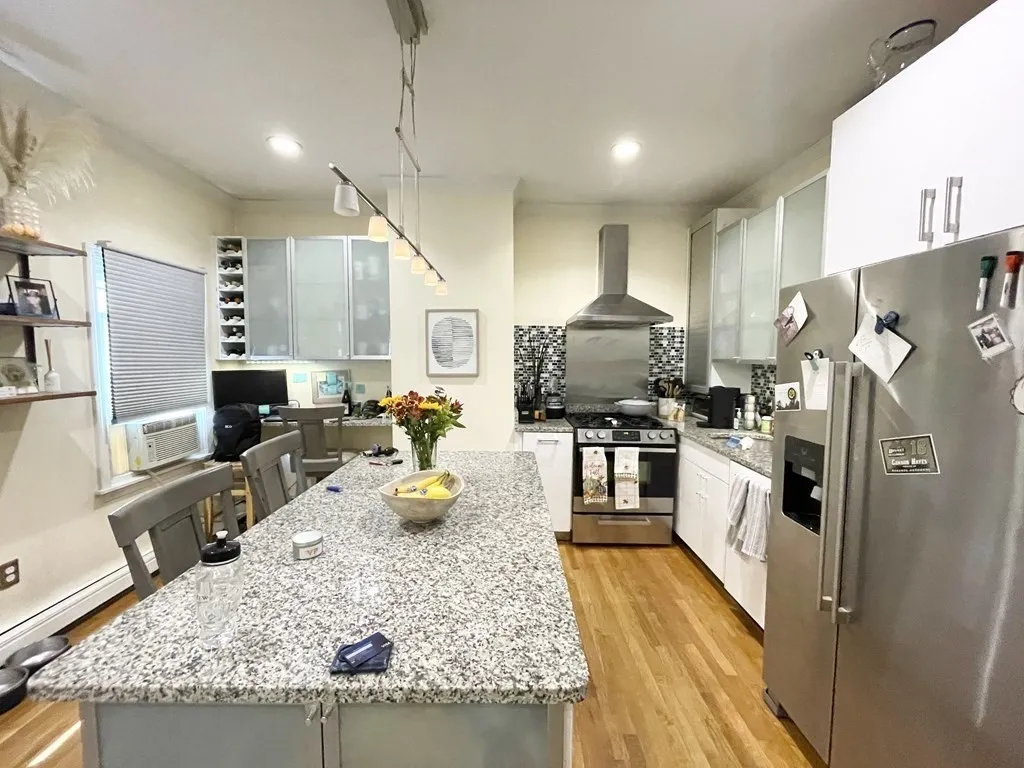 2 bed, 1 bath apartment for rent at 174 Bolton St Unit 2, Boston — photo 2 of 10
