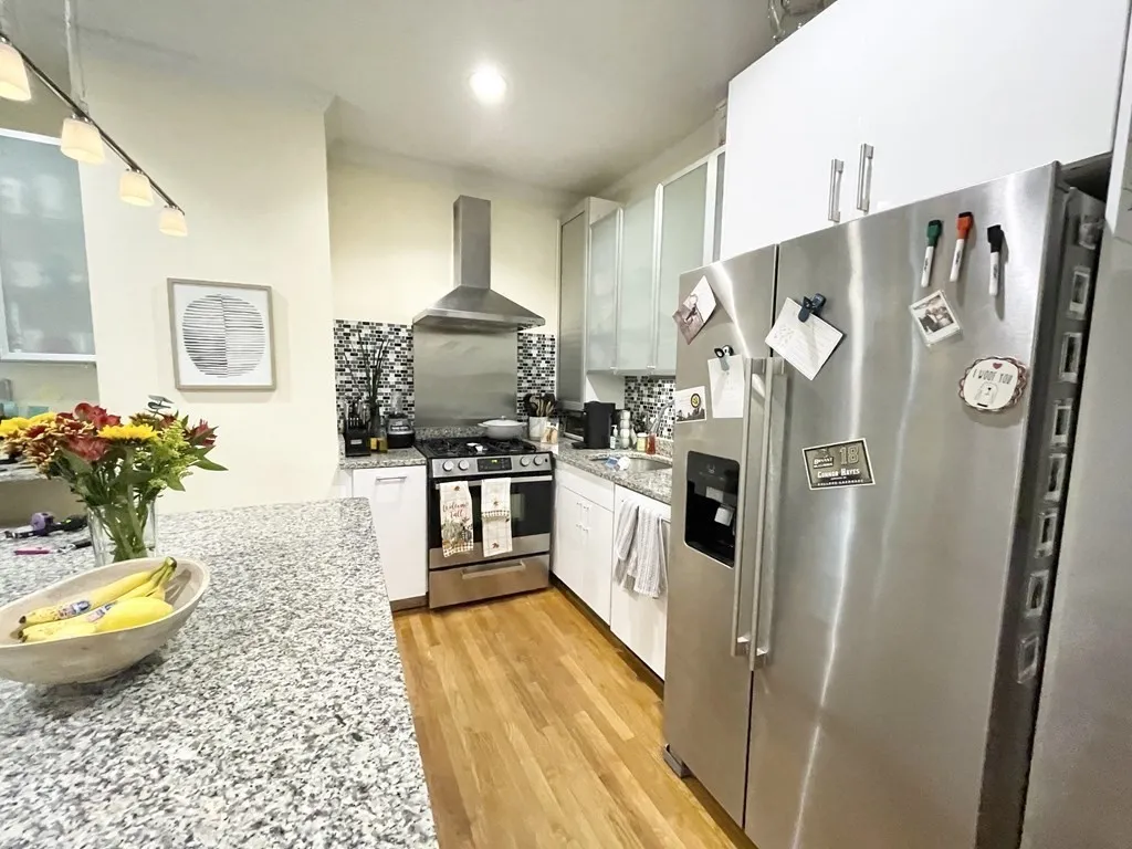 2 bed, 1 bath apartment for rent at 174 Bolton St Unit 2, Boston — photo 3 of 10