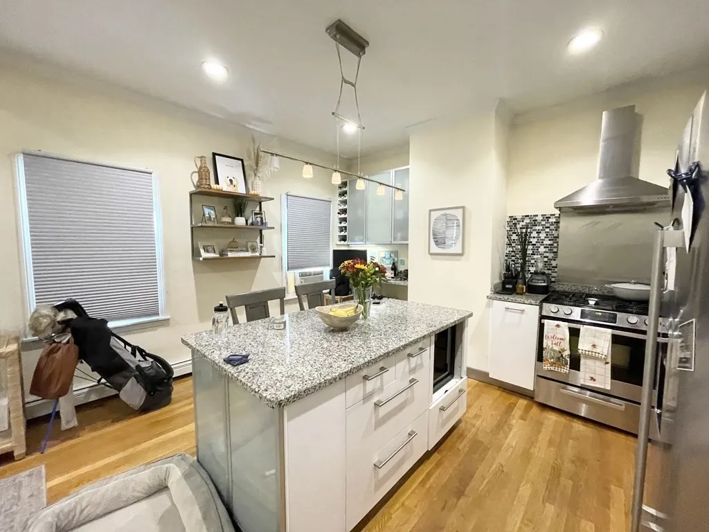 2 bed, 1 bath apartment for rent at 174 Bolton St Unit 2, Boston — photo 1 of 10