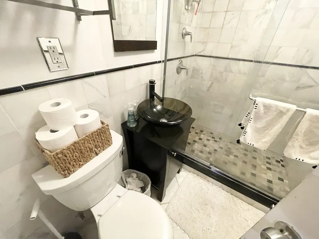 2 bed, 1 bath apartment for rent at 174 Bolton St Unit 2, Boston — photo 9 of 10
