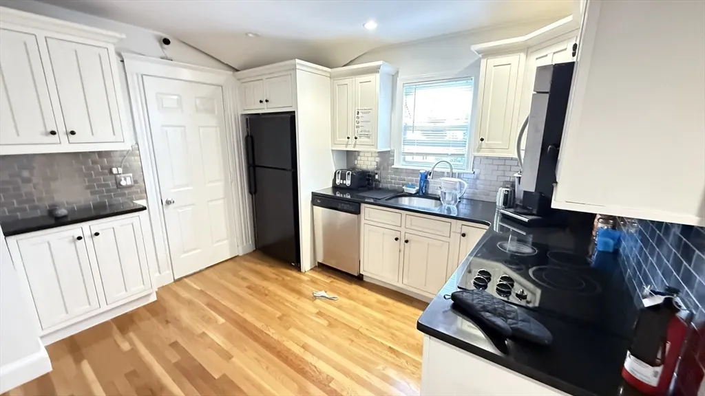 4 bed, 1.5 bath apartment for rent at 174 Boston St Unit 3, Dorchester — photo 2 of 13