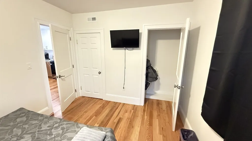 4 bed, 1 bath apartment for rent at 174 Boston Unit 2, South Boston — photo 4 of 8