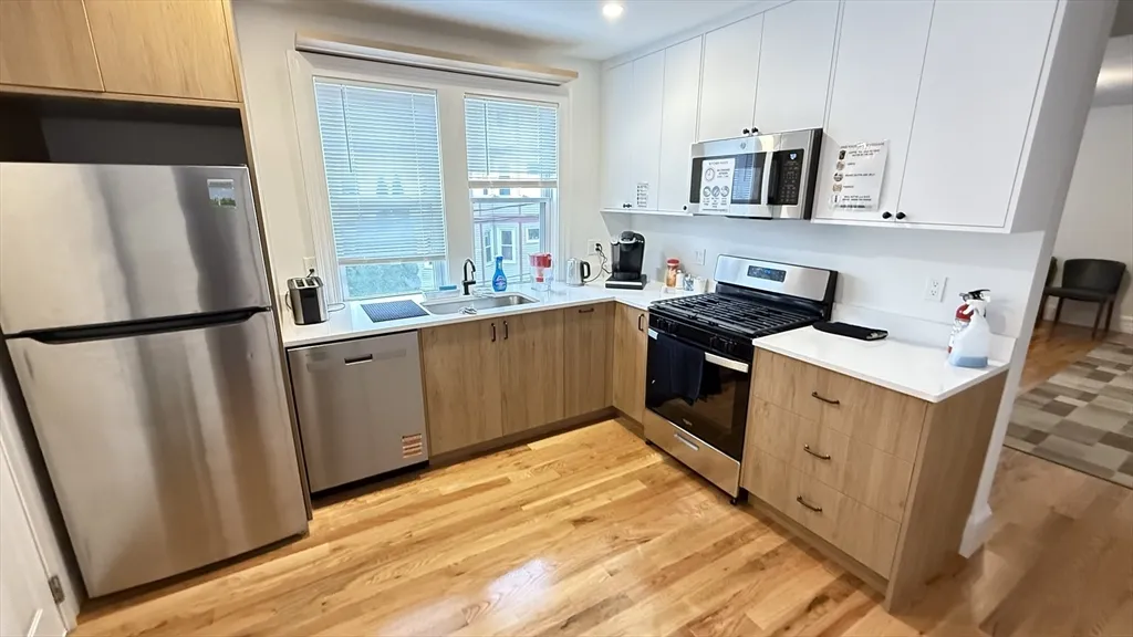 4 bed, 1 bath apartment for rent at 174 Boston Unit 2, South Boston