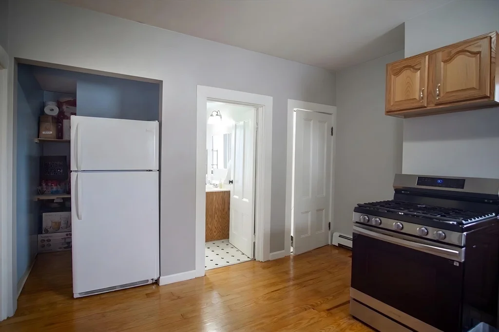 3 bed, 1 bath apartment for rent at 174 Centre Unit 2, Quincy — photo 7 of 17