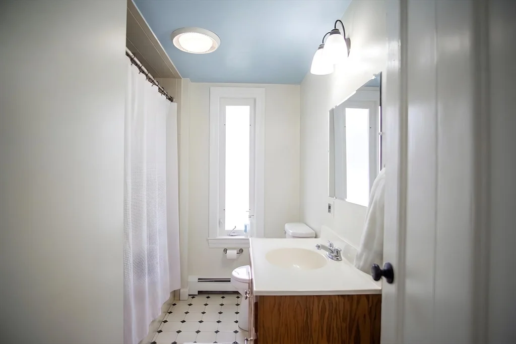 3 bed, 1 bath apartment for rent at 174 Centre Unit 2, Quincy — photo 15 of 17