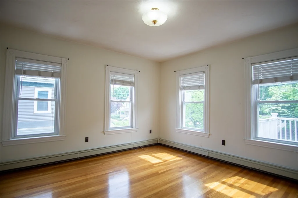 3 bed, 1 bath apartment for rent at 174 Centre Unit 2, Quincy — photo 9 of 17