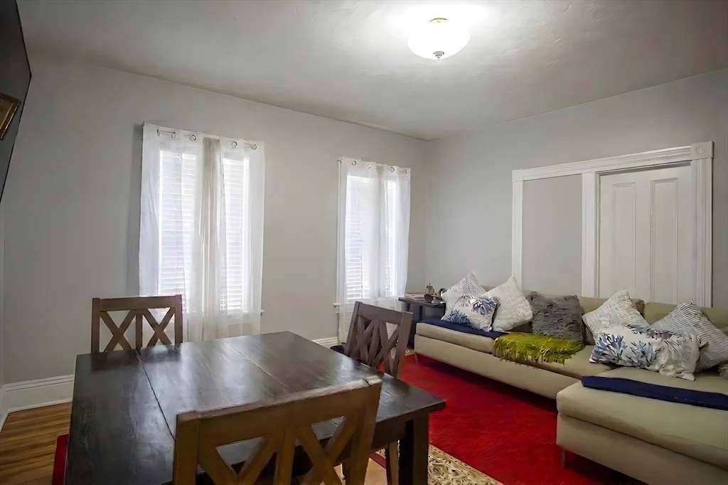 3 bed, 1 bath apartment for rent at 174 Centre Unit 2, Quincy — photo 3 of 17