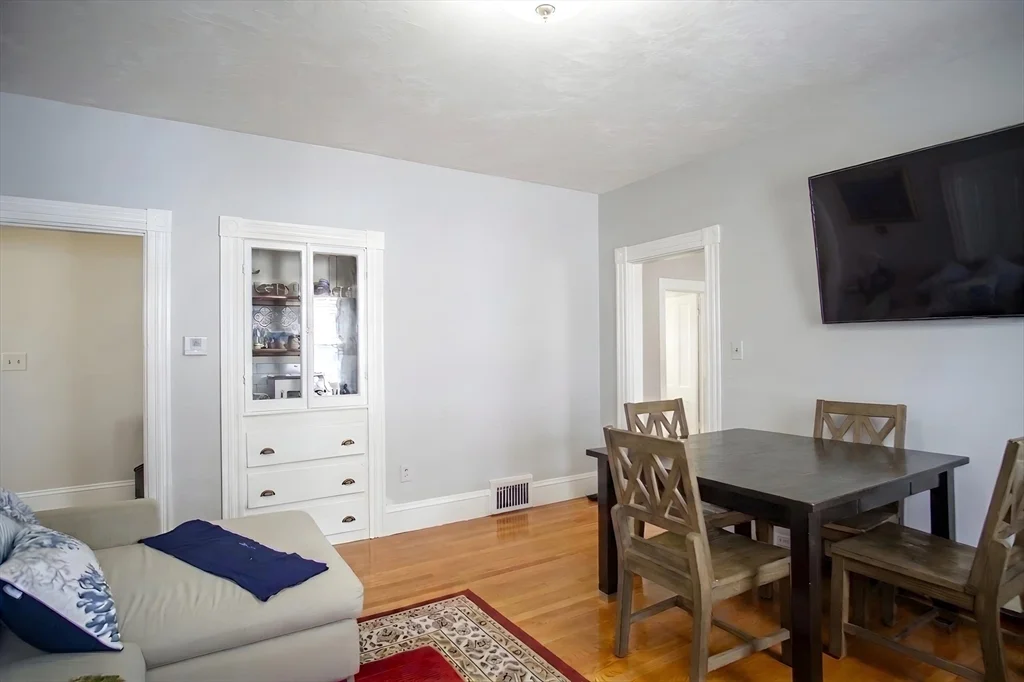 3 bed, 1 bath apartment for rent at 174 Centre Unit 2, Quincy — photo 4 of 17