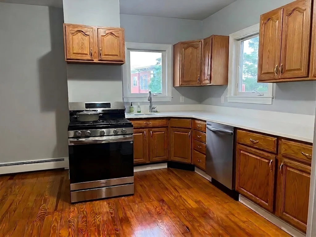 3 bed, 1 bath apartment for rent at 174 Centre Unit 2, Quincy — photo 6 of 17