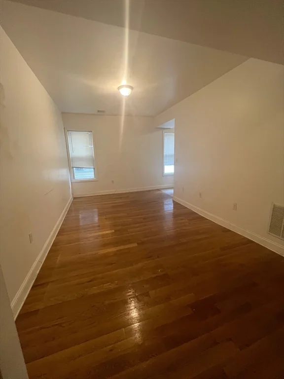 4 bed, 1 bath apartment for rent at 174 Chestnut St Unit 1, Chelsea — photo 4 of 9