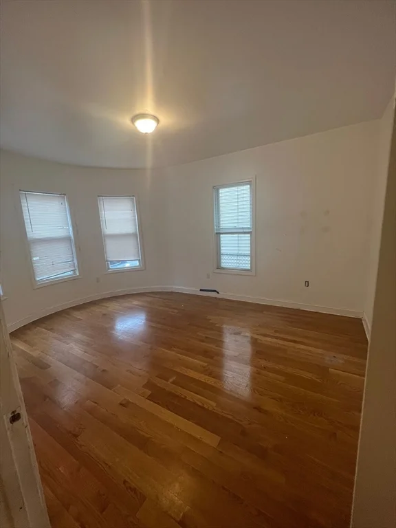 4 bed, 1 bath apartment for rent at 174 Chestnut St Unit 1, Chelsea — photo 8 of 9