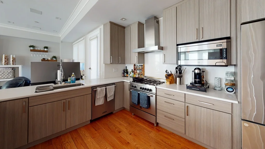 2 bed, 1 bath apartment for rent at 174 Gold St Unit 1, Boston — photo 2 of 27