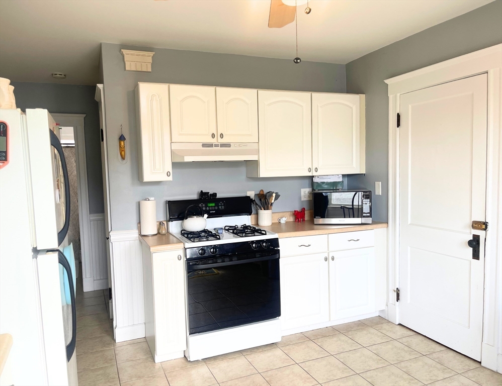 2 bed, 1 bath apartment for rent at 174 Ocean Ave West Unit 2, Salem — photo 13 of 26