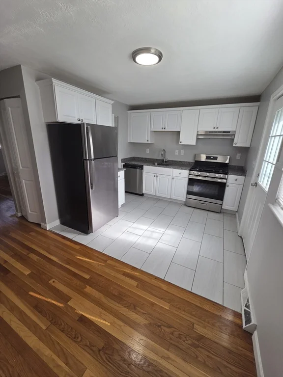 2 bed, 1 bath apartment for rent at 174 Pine St Unit 1, Holbrook — photo 4 of 18