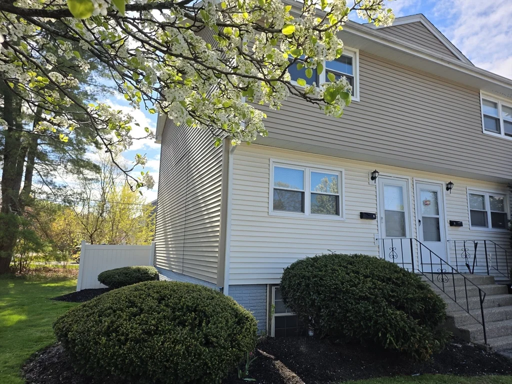 2 bed, 1 bath apartment for rent at 174 Pine St Unit 1, Holbrook — photo 1 of 18