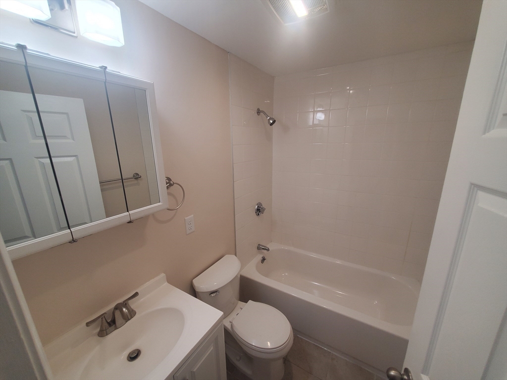 2 bed, 1 bath apartment for rent at 174 Pine St Unit 27, Holbrook — photo 5 of 18