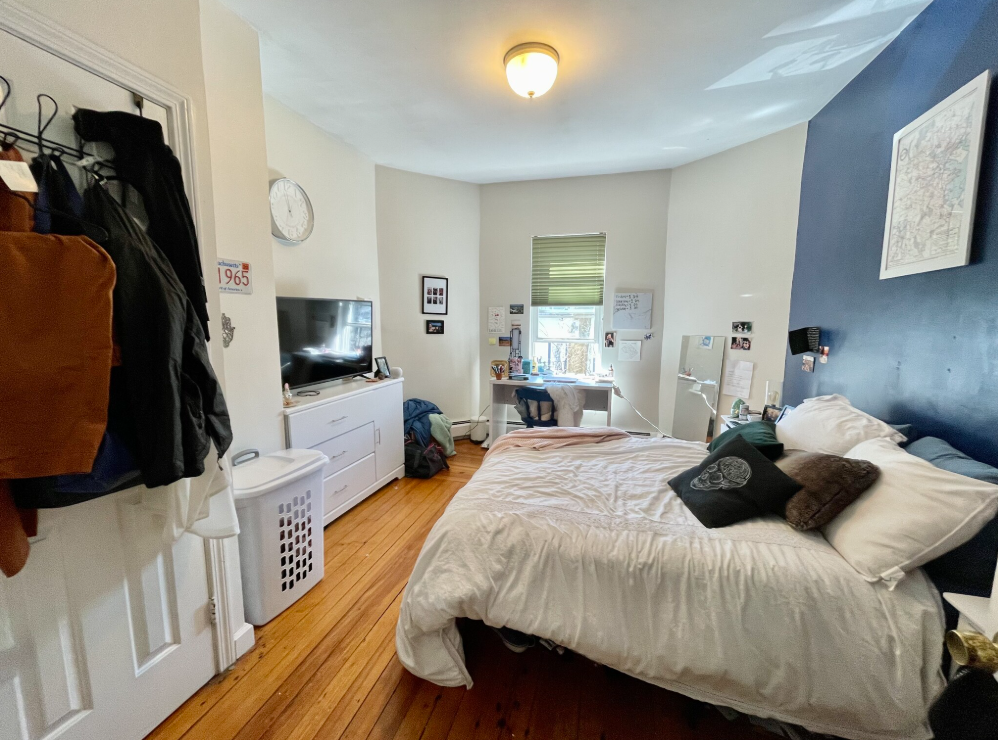 3 bed, 1 bath apartment for rent at 174 Putnam Ave Unit 2, Riverside — photo 6 of 15