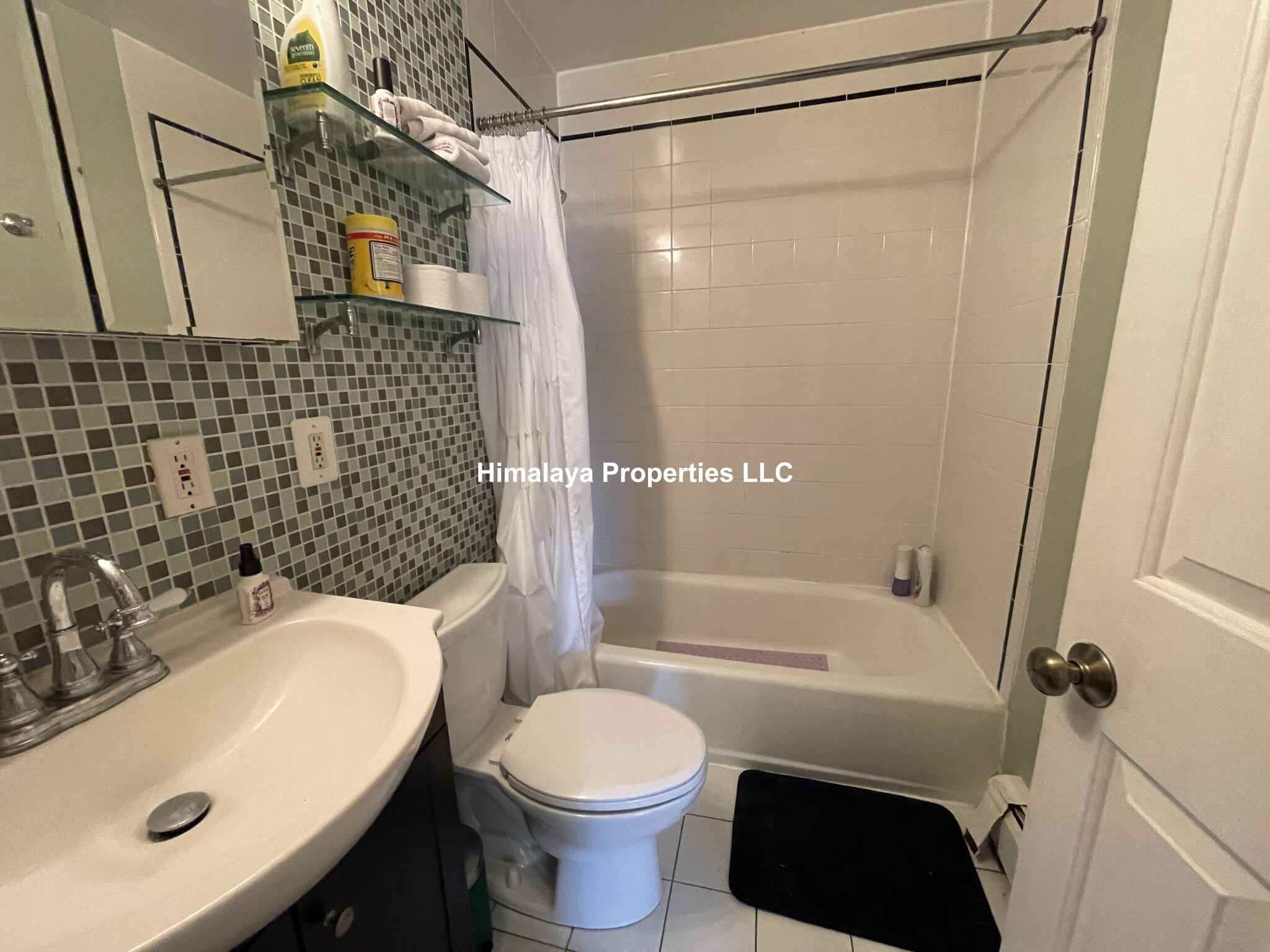 3 bed, 1 bath apartment for rent at 174 Putnam Ave Unit 2, Riverside — photo 13 of 15