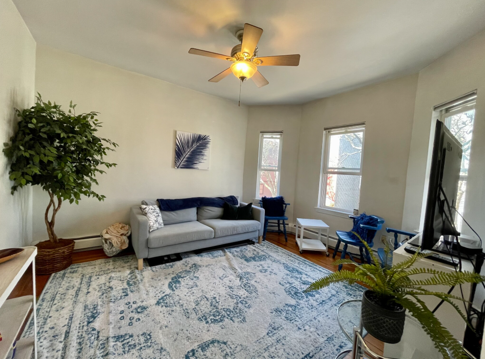 3 bed, 1 bath apartment for rent at 174 Putnam Ave Unit 2, Riverside — photo 2 of 15