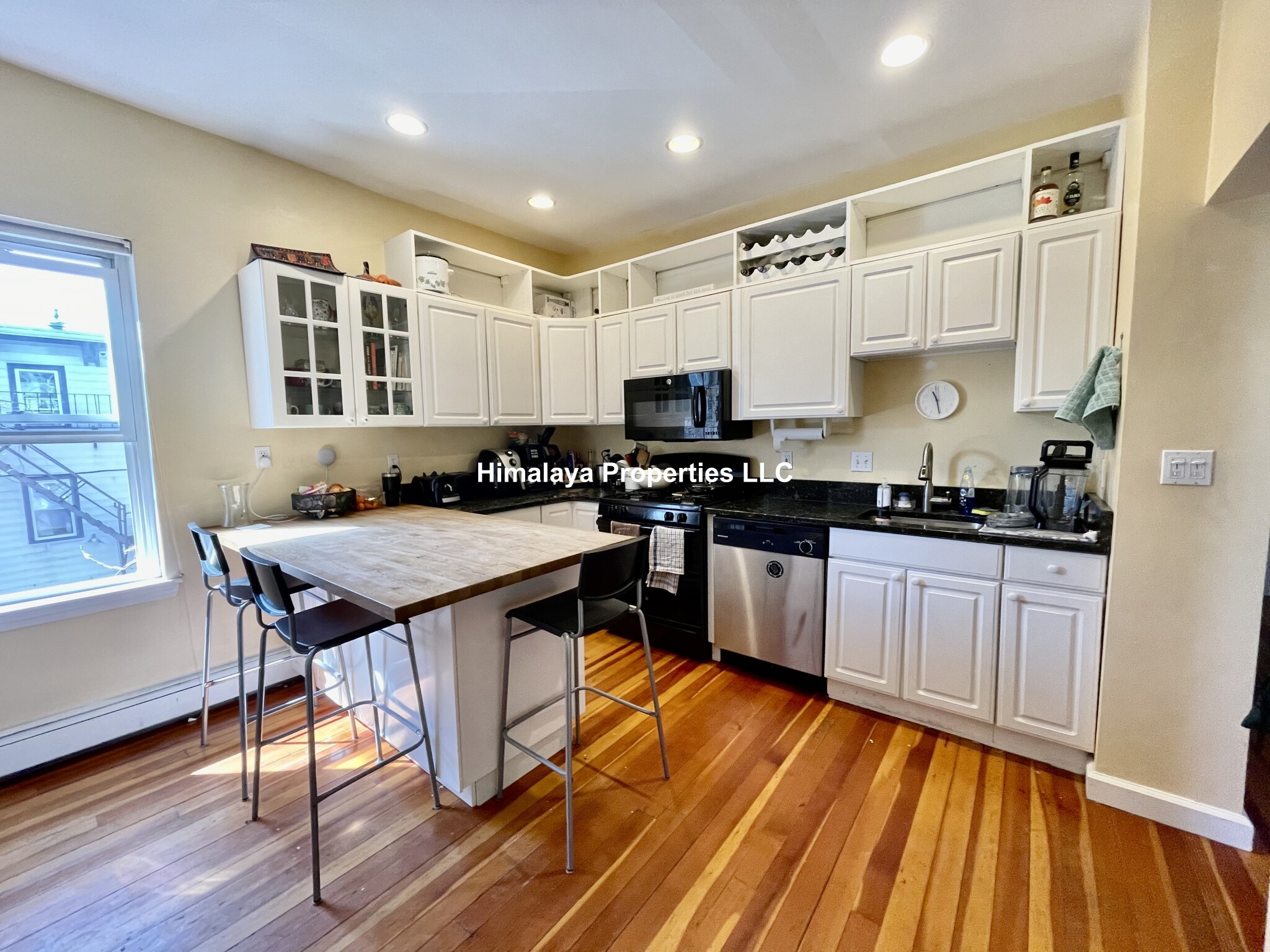 3 bed, 1 bath apartment for rent at 174 Putnam Ave Unit 2, Riverside — photo 12 of 15