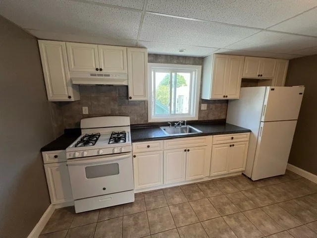 2 bed, 1 bath apartment for rent at 174 Ridge St Unit 3, Fall River