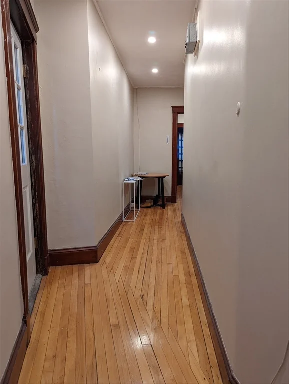 3 bed, 1 bath apartment for rent at 174 Winthrop Rd Unit 2, Washington Square — photo 4 of 9