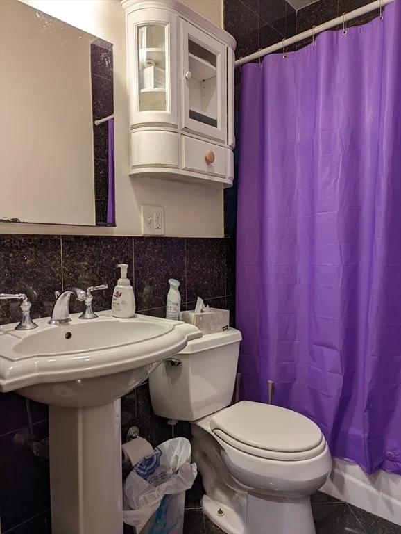 3 bed, 1 bath apartment for rent at 174 Winthrop Rd Unit 2, Washington Square — photo 5 of 9