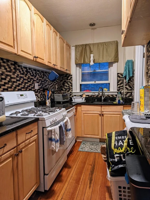 3 bed, 1 bath apartment for rent at 174 Winthrop Rd Unit 2, Washington Square — photo 1 of 9