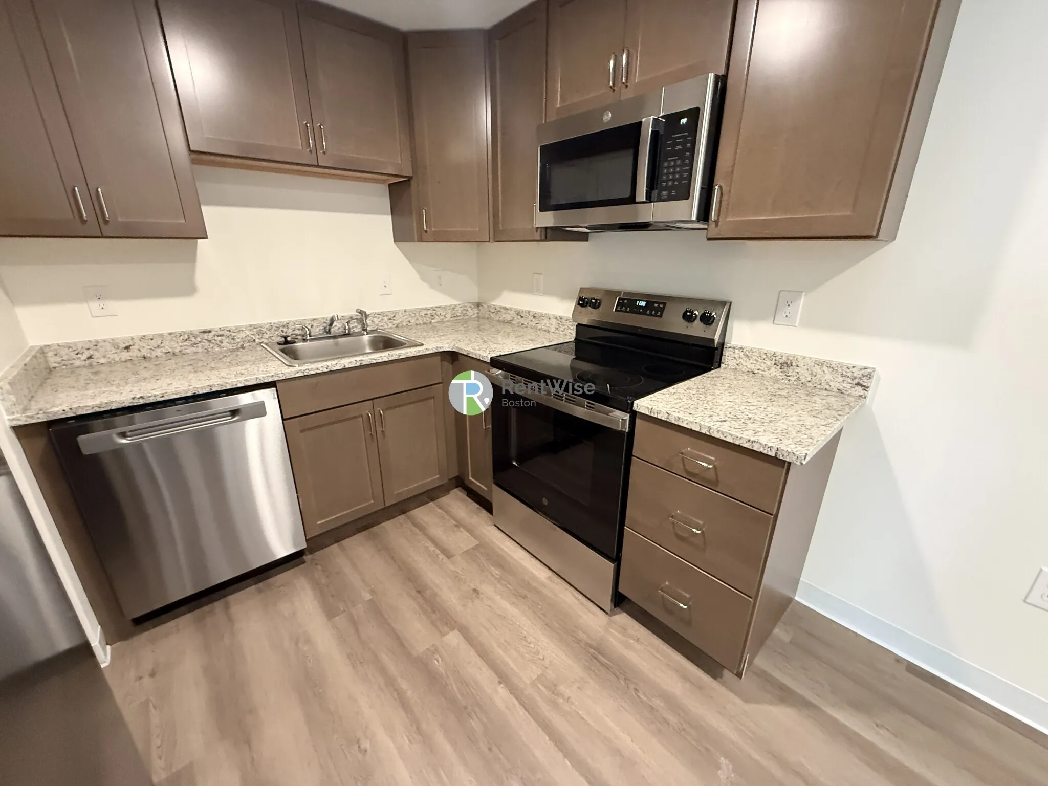 2 bed, 1 bath apartment for rent at 1741 Washington St Unit 13, Braintree — photo 3 of 20