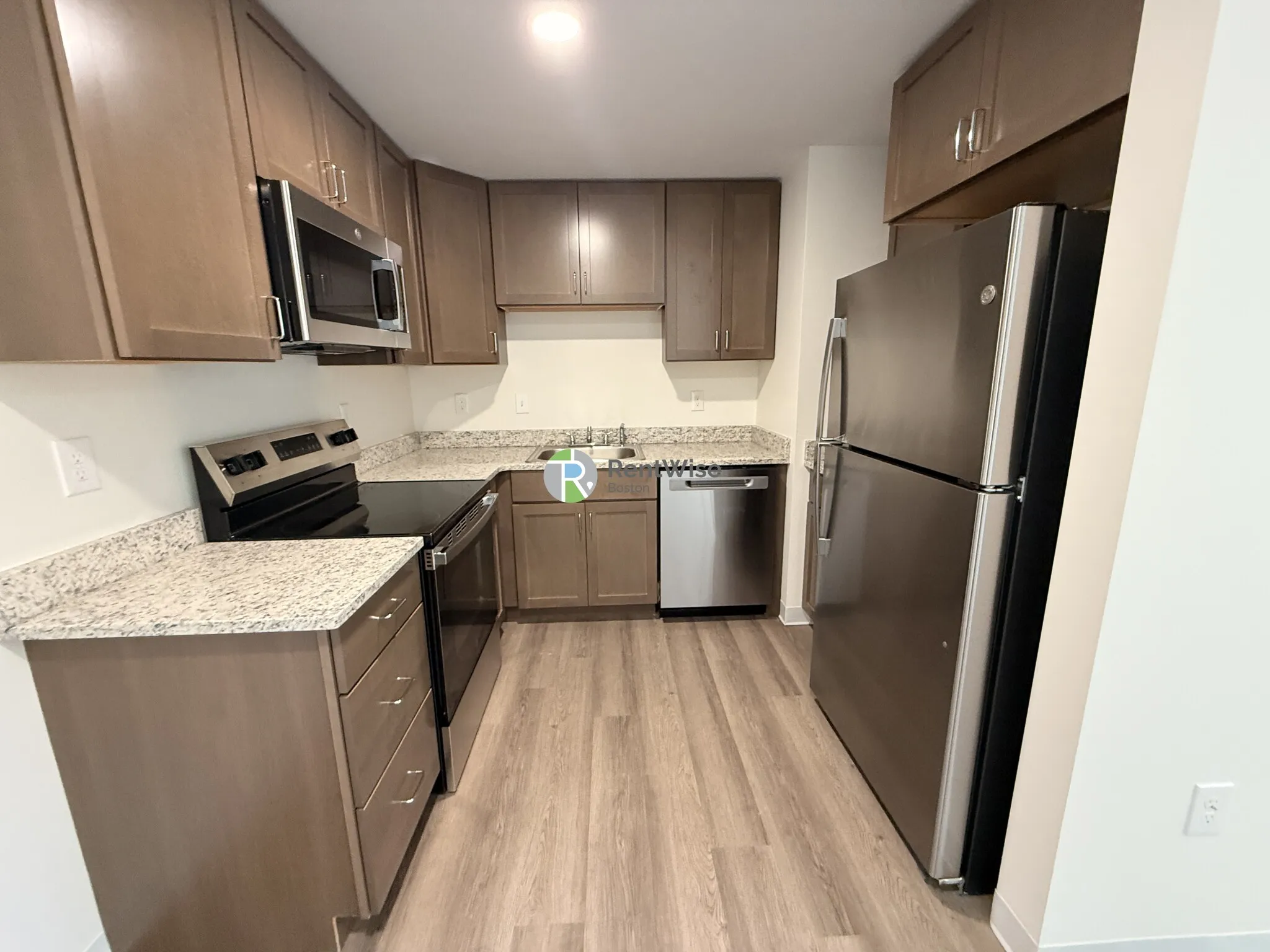 2 bed, 1 bath apartment for rent at 1741 Washington St Unit 16, Braintree — photo 3 of 17