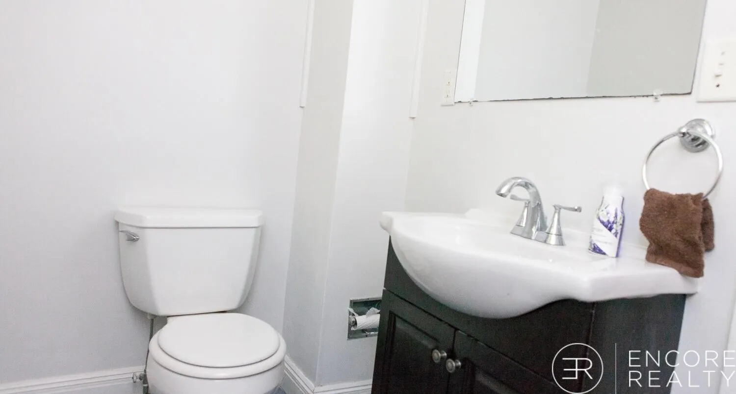 6 bed, 2.5 bath apartment for rent at 1743 Commonwealth Ave Unit 0, Brighton — photo 3 of 29
