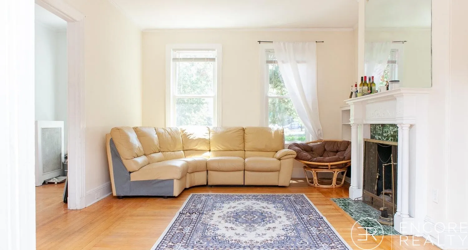 6 bed, 2.5 bath apartment for rent at 1743 Commonwealth Ave Unit 0, Brighton — photo 4 of 29