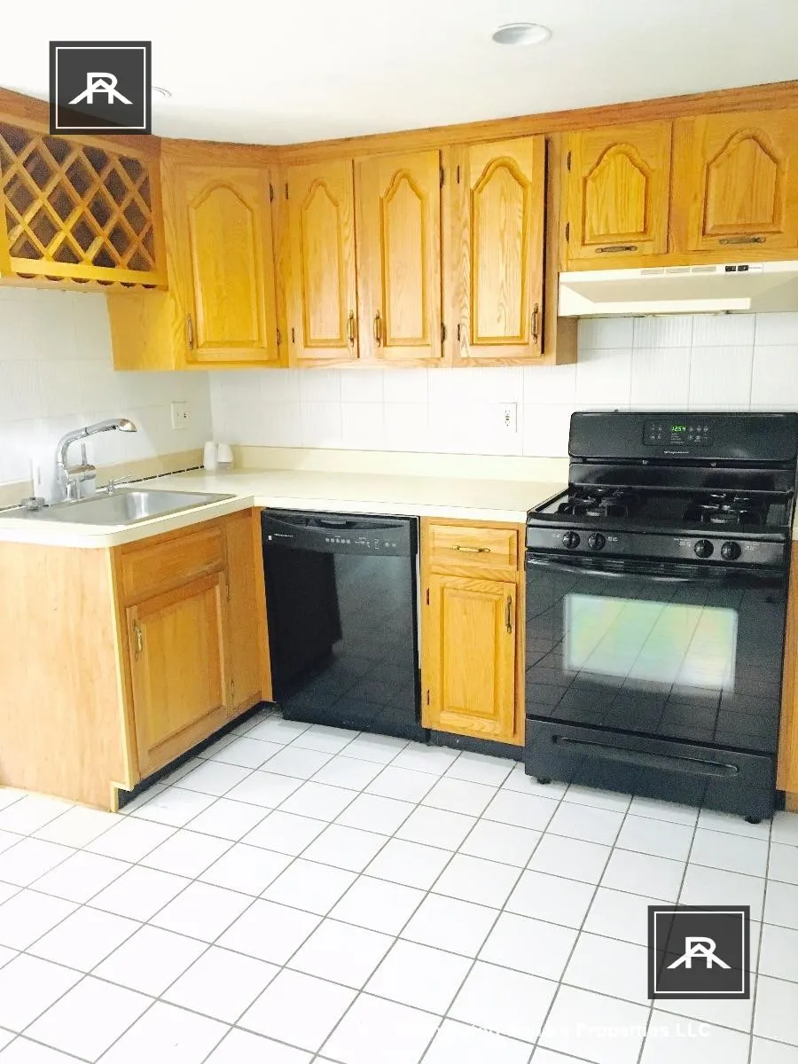2 bed, 1 bath apartment for rent at 1746 Commonwealth Ave Unit 1, Brighton
