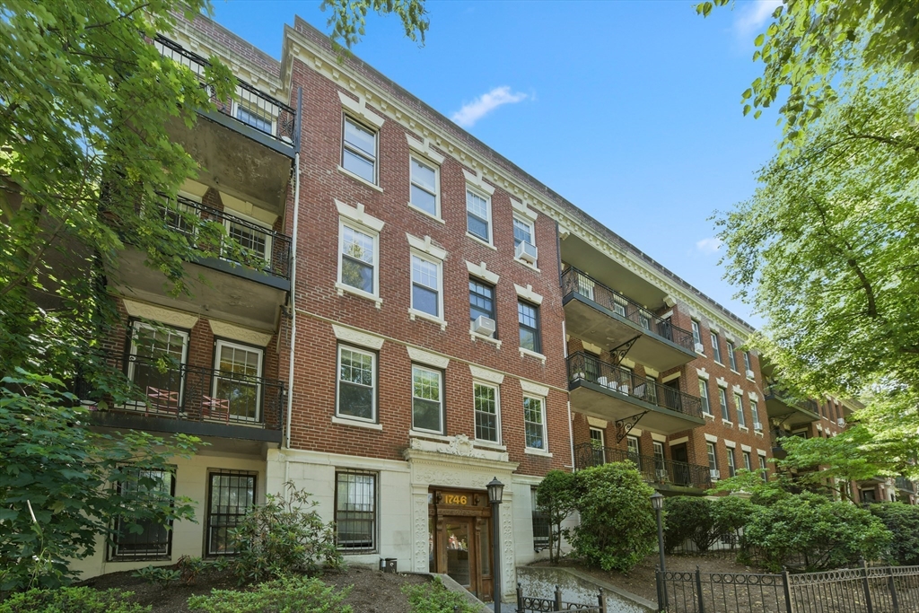 1 bed, 1 bath apartment for rent at 1746 Commonwealth Ave Unit E12, Brighton — photo 10 of 11