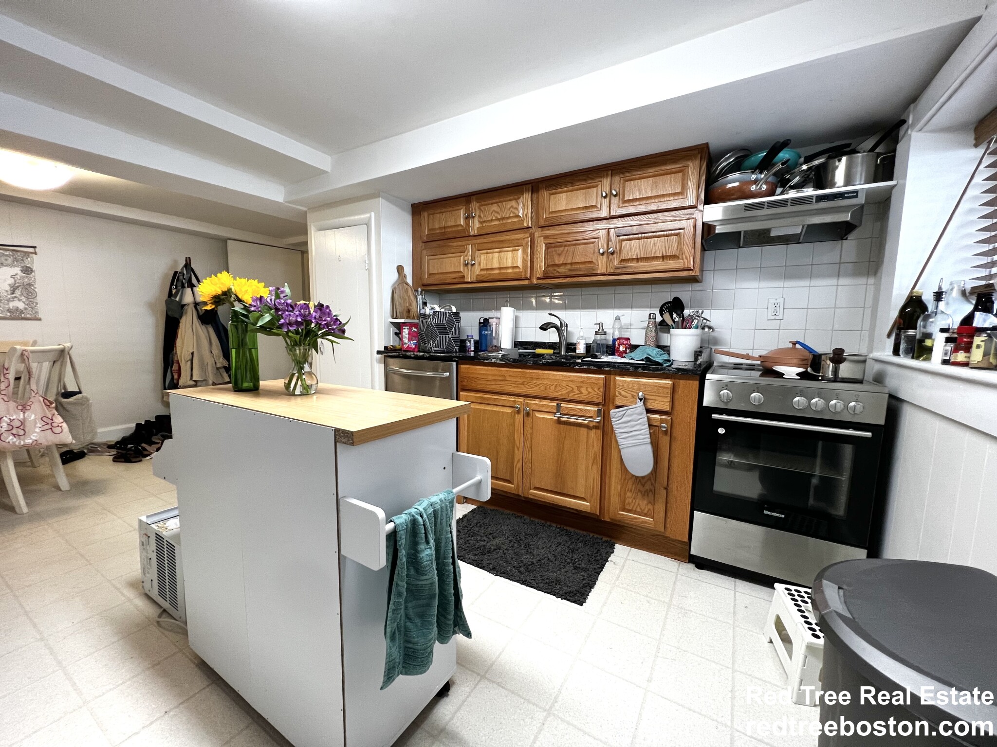 2 bed, 1 bath apartment for rent at 1748 Beacon St Unit 10, Brookline — photo 3 of 16