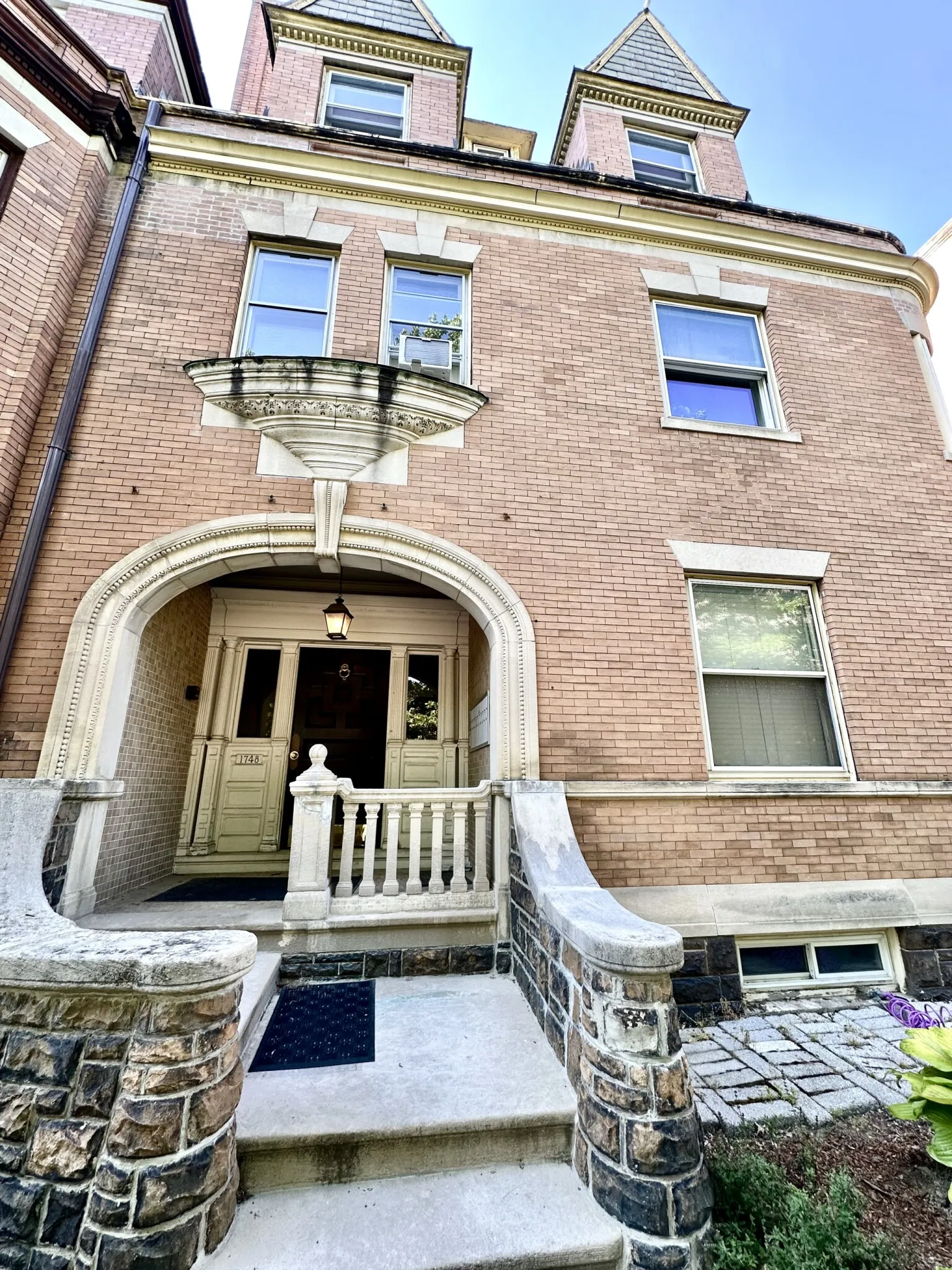 1 bed, 1 bath apartment for rent at 1748 Beacon St Unit 2, Brookline — photo 8 of 9