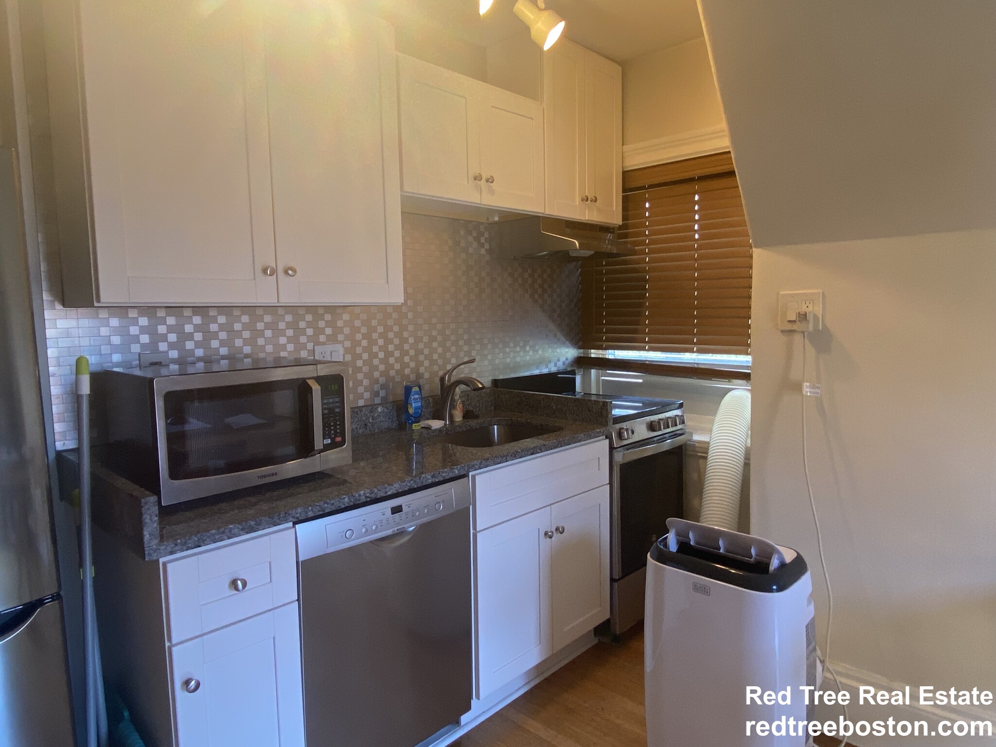 Studio bed, 1 bath apartment for rent at 1748 Beacon St Unit 9, Brookline — photo 6 of 27