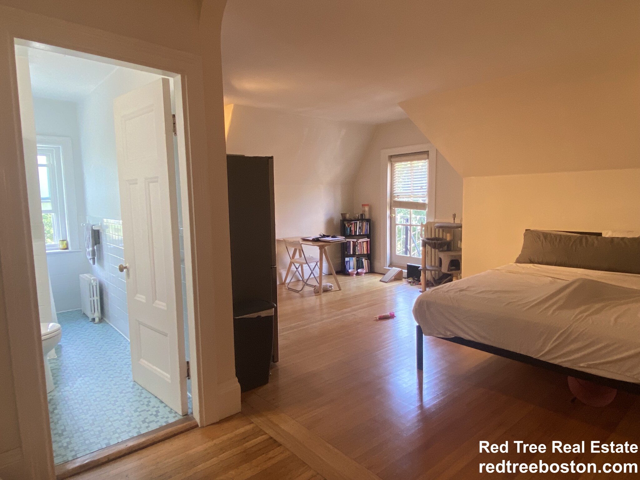 Studio bed, 1 bath apartment for rent at 1748 Beacon St Unit 9, Brookline — photo 2 of 27