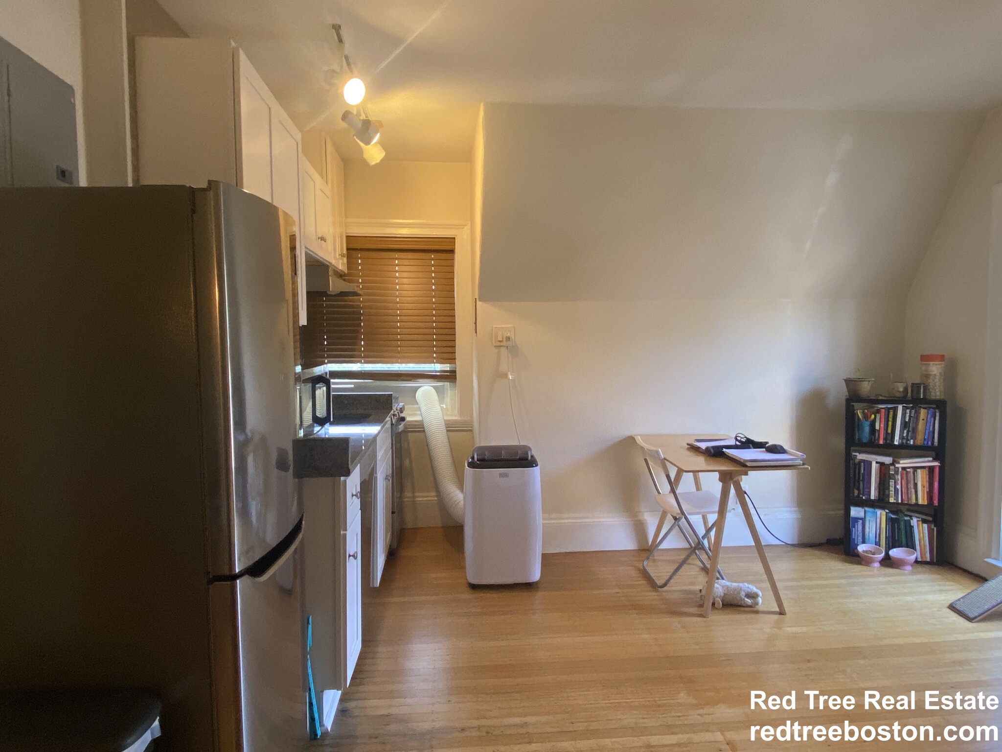 Studio bed, 1 bath apartment for rent at 1748 Beacon St Unit 9, Brookline — photo 5 of 27