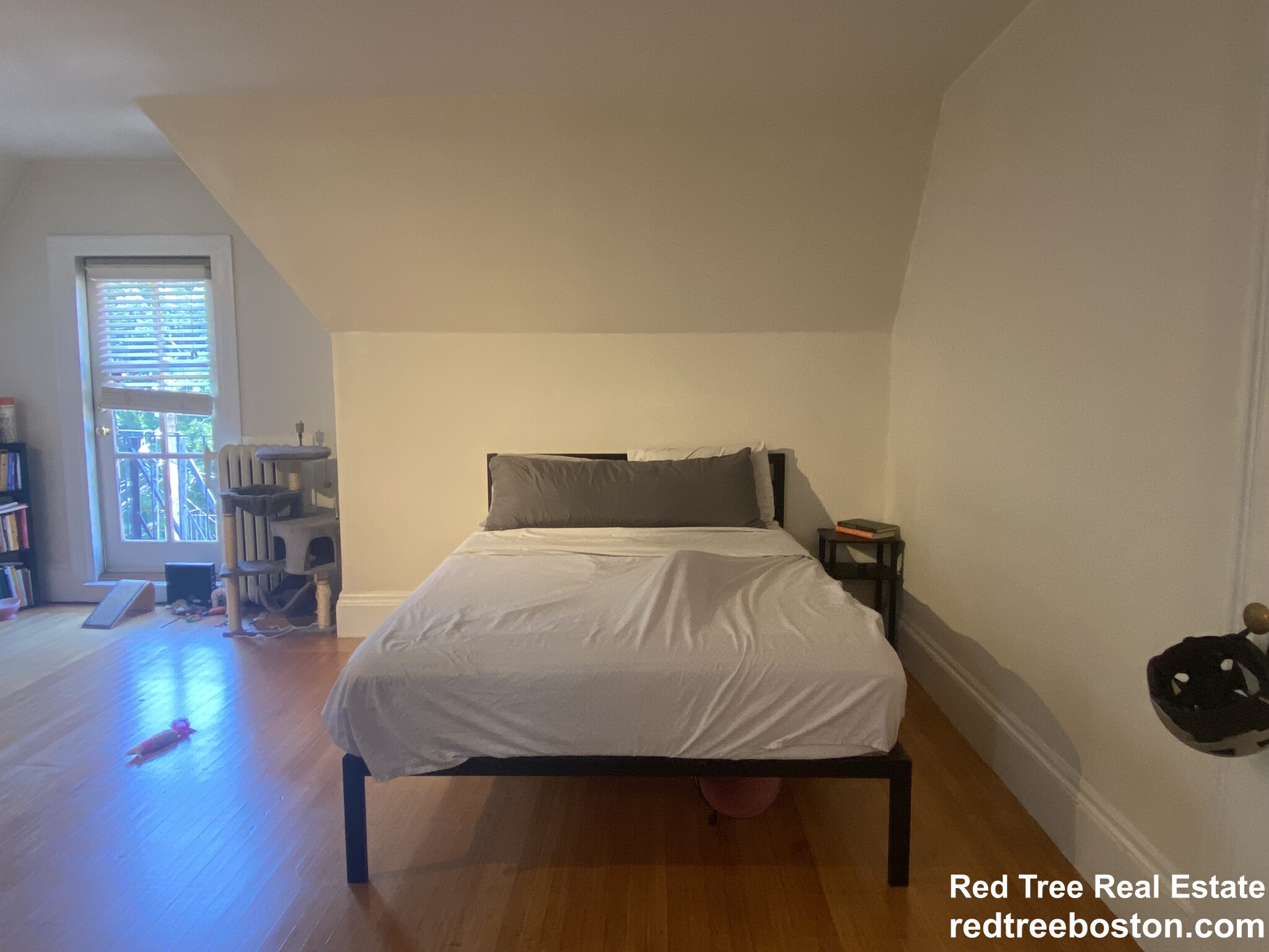 Studio bed, 1 bath apartment for rent at 1748 Beacon St Unit 9, Brookline — photo 4 of 27