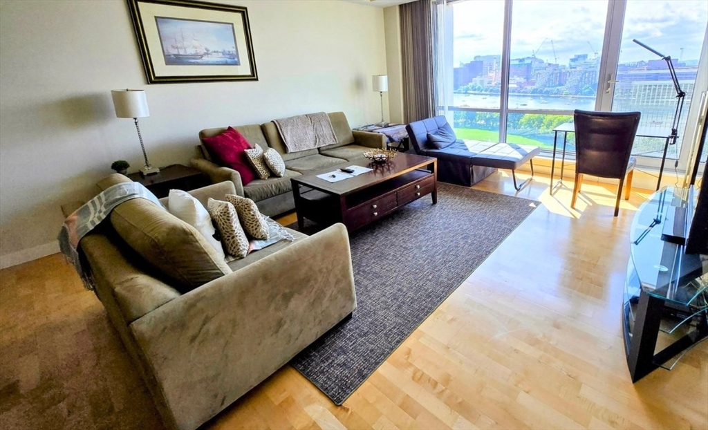 1 bed, 1 bath apartment for rent at 175 Blossom St Unit 04, West End — photo 1 of 5