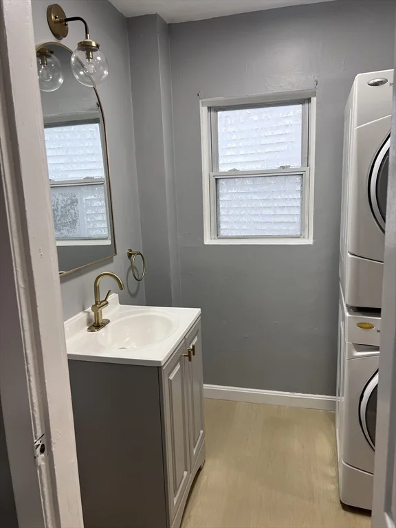 4 bed, 1 bath apartment for rent at 175 Child St Unit Left, Warren — photo 12 of 13