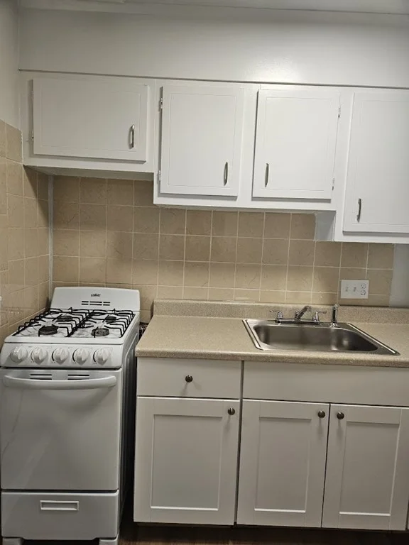 Studio bed, 1 bath apartment for rent at 175 Clare Ave Unit B3, Hyde Park — photo 3 of 8