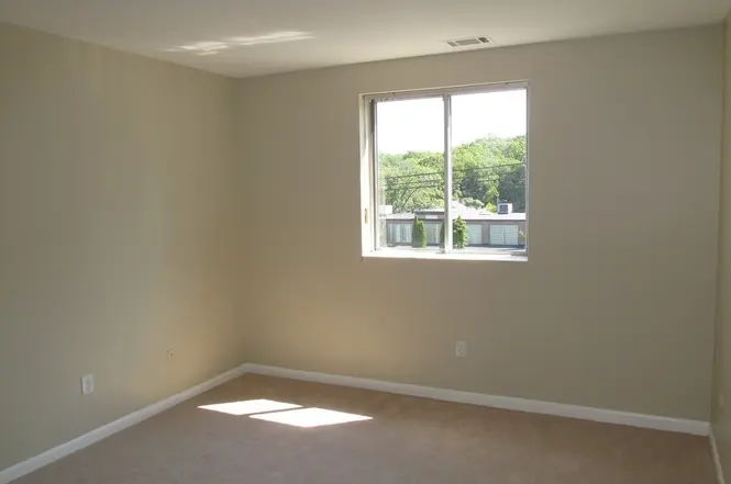 1 bed, 1 bath apartment for rent at 175 Clare Ave Unit D3, Hyde Park — photo 3 of 4