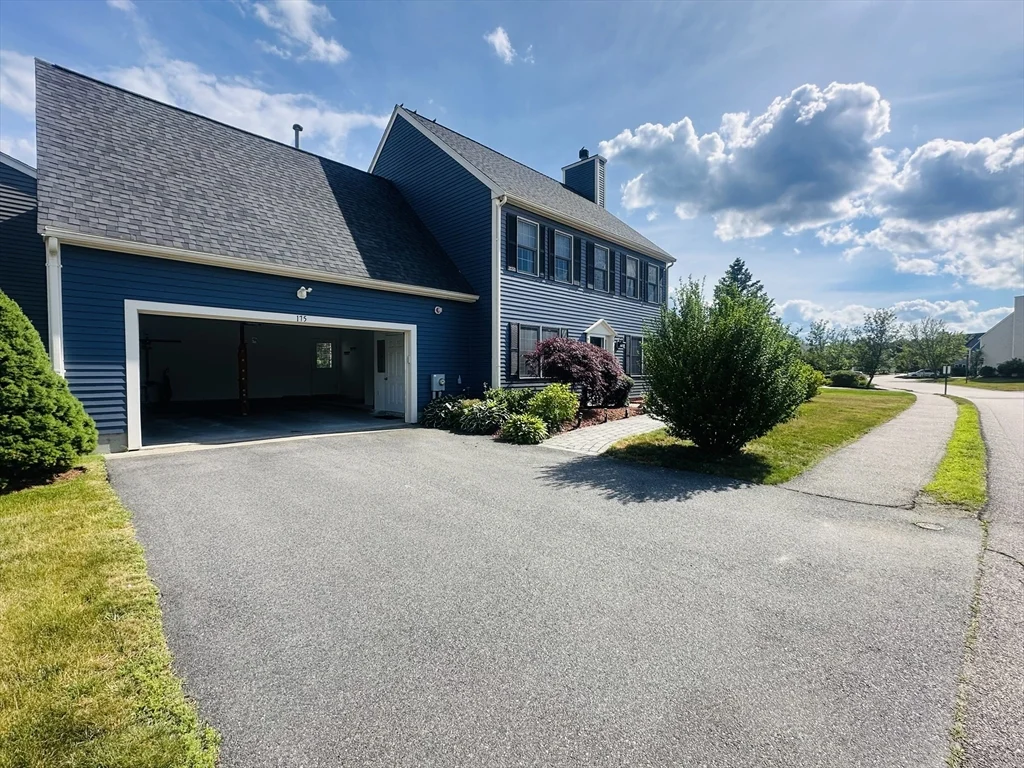 3 bed, 2 bath apartment for rent at 175 Clear Pond Dr Unit 175, Walpole — photo 3 of 35