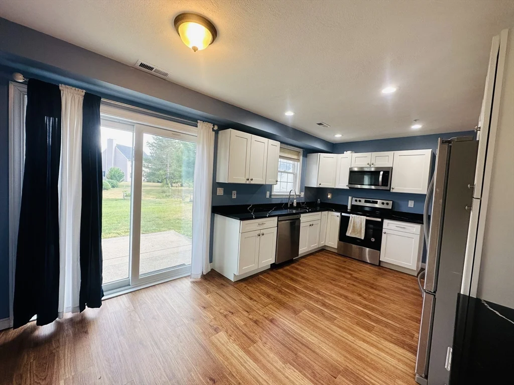 3 bed, 2 bath apartment for rent at 175 Clear Pond Dr Unit 175, Walpole — photo 10 of 35