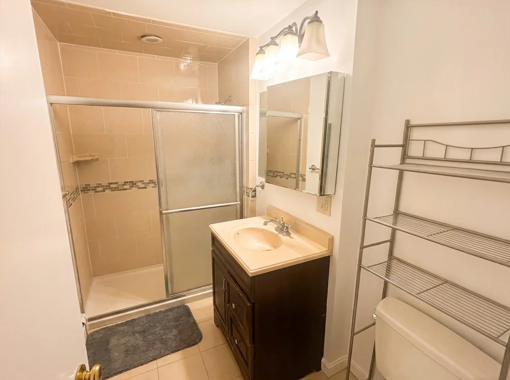 3 bed, 1 bath apartment for rent at 175 Coleman St Unit 2, Malden — photo 5 of 7