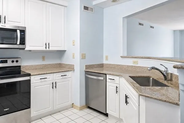 2 bed, 2 bath apartment for rent at 175 Cottage St Unit 516, Chelsea — photo 4 of 22